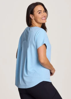 Plus On The Run Tee -Rbx Active Wear Shop 8cd3ab05 cae2 4a32 85b2 c58165ace6d3